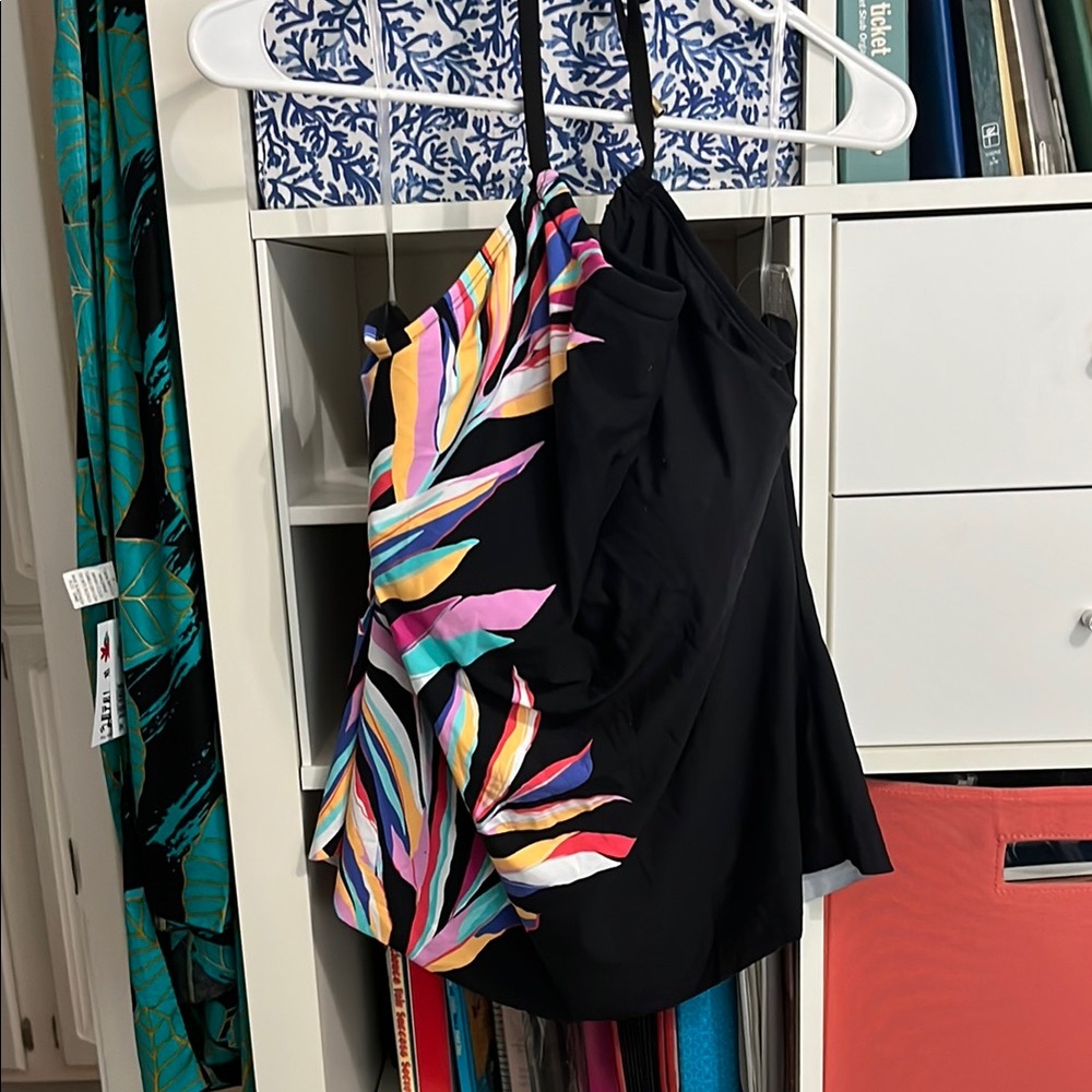24th & Ocean Black Multicolor Bikini top